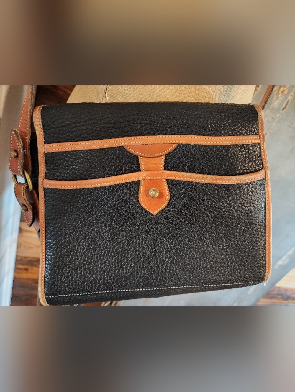 Vintage Dooney & Bourke Black Pebbled Leather Purse. - Picture 4 of 9